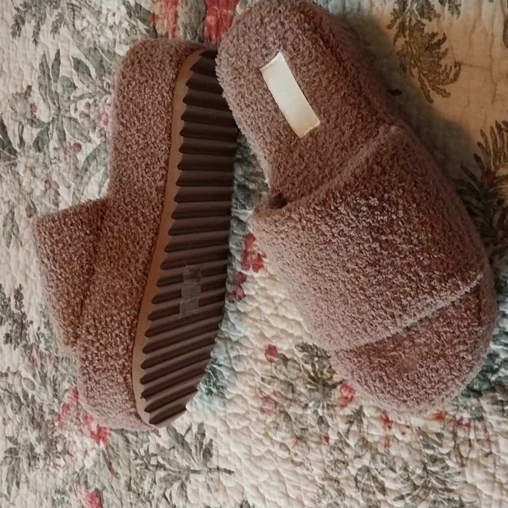 H&M brown slides. NWOT Size 9